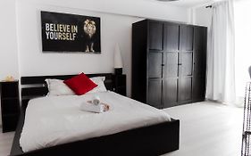 Apartment 3 Rooms, City Center, Balcony View, Sunset Boulevard